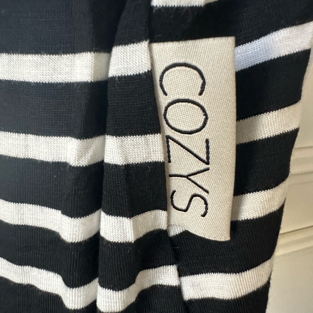 Multi-use Black and White Striped Cover - Picture 4 of 4